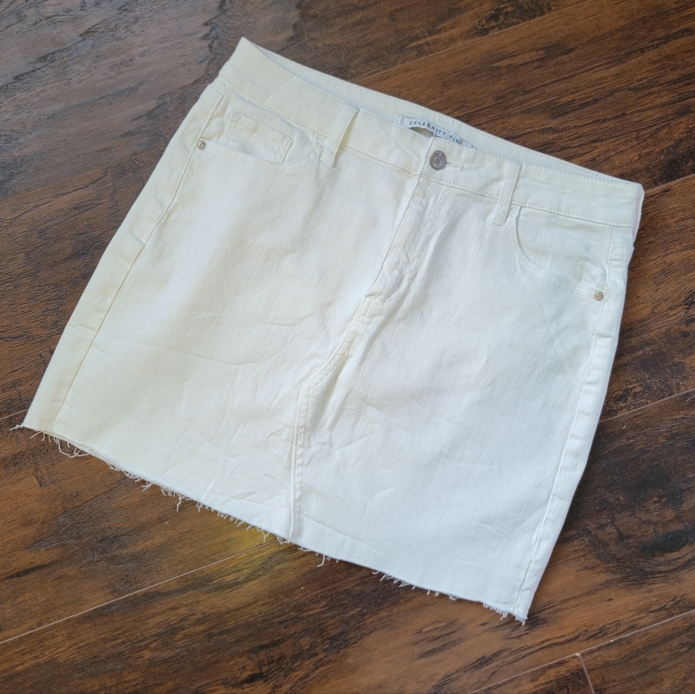 NEW white denim celebrity pink mini jean skirt mid high rise frayed y2k stretch